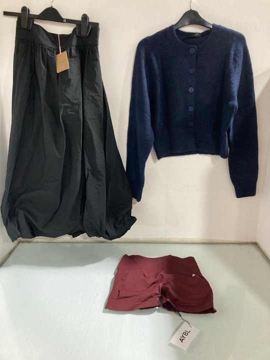 Lot 1280  
            Marchington SR13 - Parcel Delivery Only 

                
3 X ASSORTED LADIES CLOTHING IN UK SIZE 10 TO INCLUDE BODEN MAXI SKIRT IN BLACK: ...