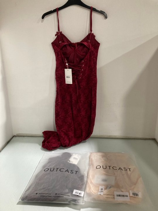 Lot 1285  
            Marchington SR13 - Parcel Delivery Only 

                
3 X ASSORTED LADIES OUTCAST CLOTHING IN UK SIZES XS/S TO INCLUDE REMI MINI DRESS ...