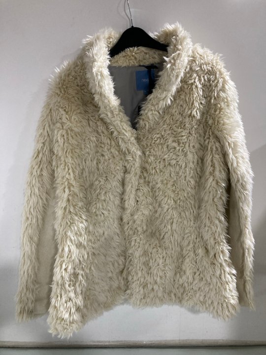 Lot 1290  
            Marchington SR13 - Parcel Delivery Only 

                
NEXT LADIES FAUX FUR COAT IN CREAM-UK SIZE 16-ORIGINAL RRP £75.00: LOCATION - A10
