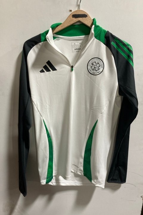 Lot 1293  
            Marchington SR13 - Parcel Delivery Only 

                
ADIDAS CELTIC FOOTBALL CLUB 1/4 ZIP TOP IN WHITE MULTI-UK SIZE S: LOCATION - A10
