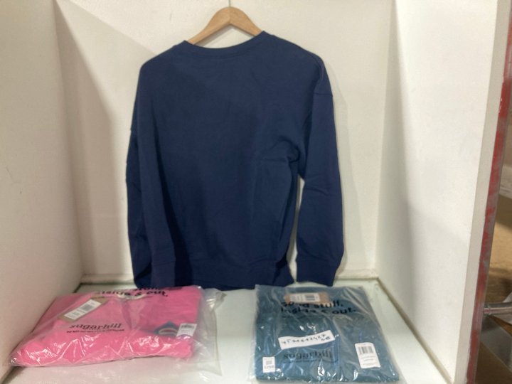 Lot 1298  
            Marchington SR13 - Parcel Delivery Only 

                
3 X ASSORTED LADIES SUGARHILL CLOTHING IN UK SIZES 12 AND 18 TO INCLUDE KACY TUNI...