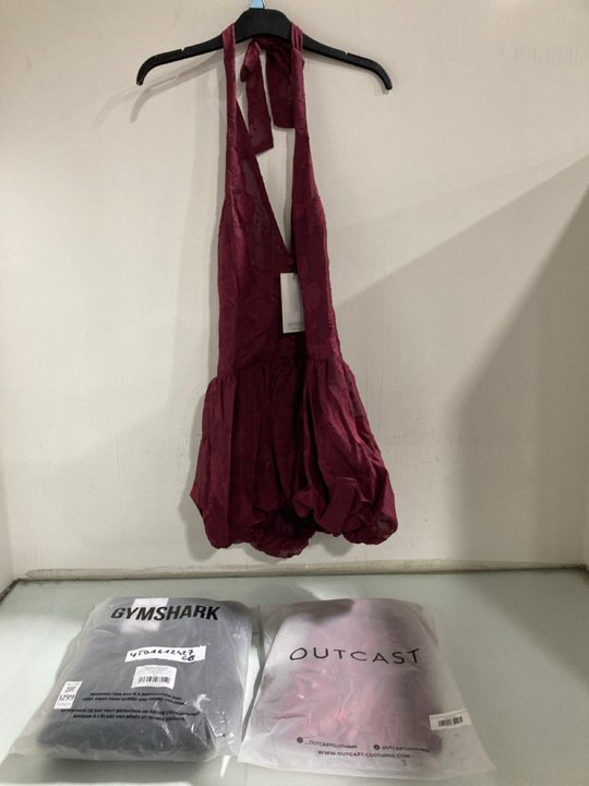 Lot 1299  
            Marchington SR13 - Parcel Delivery Only 

                
3 X ASSORTED LADIES CLOTHING IN VARIOUS SIZES TO INCLUDE GYMSHARK REST DAY SWEATS...