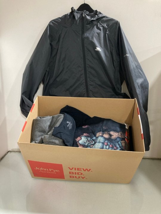 Lot 1301  
            Marchington SR13 - Parcel Delivery Only 

                
QTY OF ASSORTED MENS CLOTHING IN VARIOUS SIZES TO INCLUDE TRESPASS QIKPAC WATERPR...