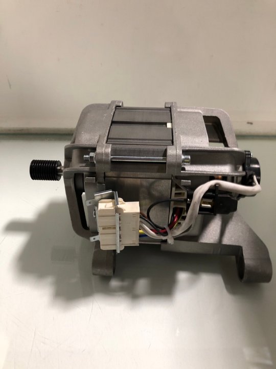Lot 1304  
            Marchington SR13 - Parcel Delivery Only 

                
WELLING YXT320-2B WASHING MACHINE REPLACEMENT MOTOR: LOCATION - A9
