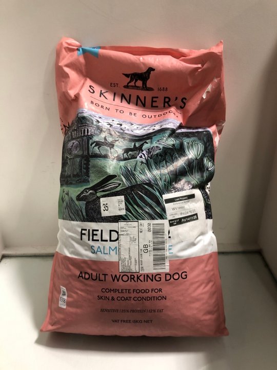 Lot 1318  
            Marchington SR13 - Parcel Delivery Only 

                
SKINNER'S 15KG FIELD & TRIAL ADULT WORKING DOG FOOD IN SALMON FLAVOUR - BBE: 08.2...