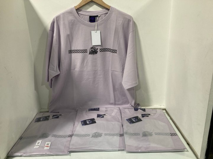 Lot 1356  
            Marchington SR13 - Parcel Delivery Only 

                
4 X GLASGOW CLAN ICE HOCKEY TSHIRTS IN PINK/PURPLE-UK SIZE XXL: LOCATION - A7