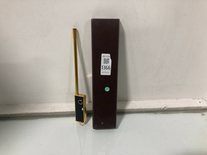 Lot 1366  
            Marchington SR13 - Parcel Delivery Only 

                
VINTAGE WIN CIGARETTE LIGHTER IN ORIGINAL CASE: LOCATION - A6 (18+ ID REQUIRED)