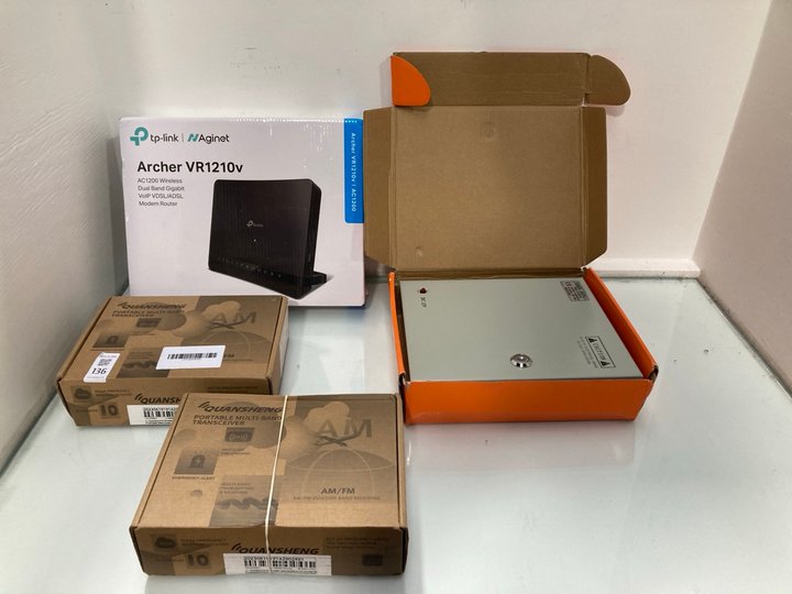 Lot 136  
            Marchington SR13 - Parcel Delivery Only 

                
4 X ASSORTED TECH ITEMS TO INCLUDE 2 X QUANSHENG PORTABLE MULTI BAND RECEIVERS: L...