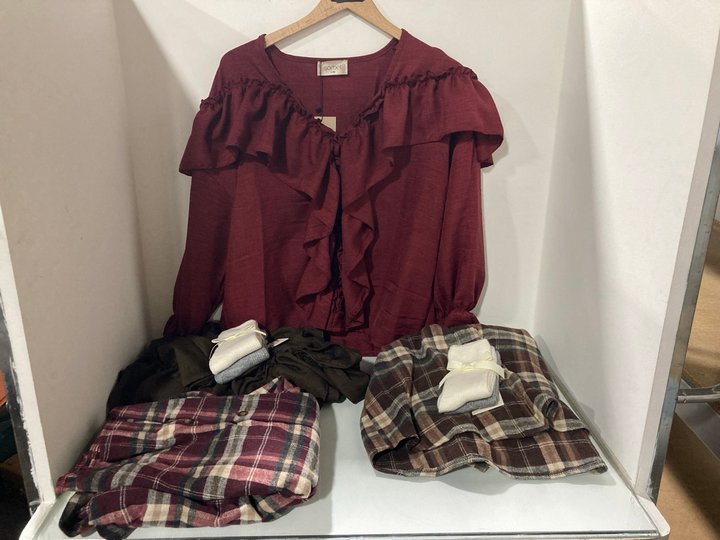 Lot 1384  
            Marchington SR13 - Parcel Delivery Only 

                
6 X ASSORTED LADIES CLOTHING IN UK SIZE S/M TO INCLUDE B.YOUNG FREYA BLOUSE IN CH...