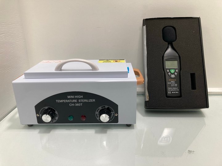 Lot 139  
            Marchington SR13 - Parcel Delivery Only 

                
PRECISION GOLD NO5CC SOUND FREQUENCY MONITOR TO INCLUDE MINI HIGH TEMPERATURE STE...