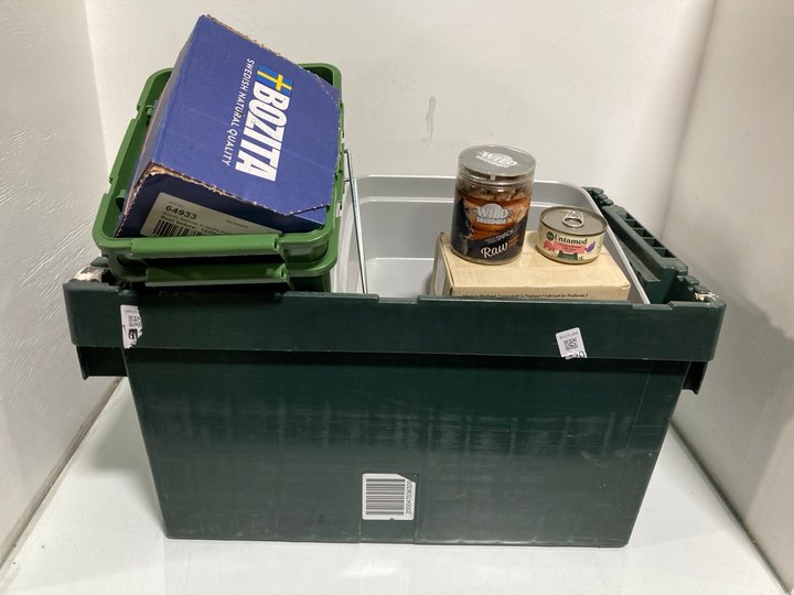 Lot 1420  
            Marchington SR13 - Parcel Delivery Only 

                
QTY OF PET ITEMS TO INCLUDE UNTAMED CHICKEN BREAST WITH HAM CANNED CAT FOOD - BBE...