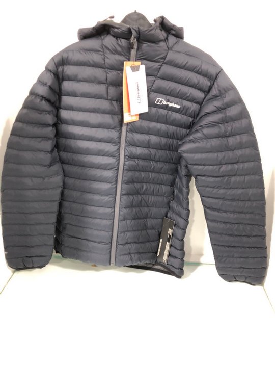 Lot 1451  
            Marchington SR13 - Parcel Delivery Only 

                
BERGHAUS MENS VASKYE JACKET IN NAVY - SIZE UK S: LOCATION - A3