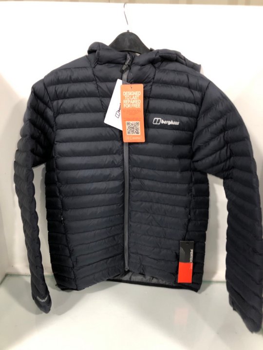 Lot 1453  
            Marchington SR13 - Parcel Delivery Only 

                
BERGHAUS MENS VASKYE JACKET IN NAVY - SIZE UK S: LOCATION - A3