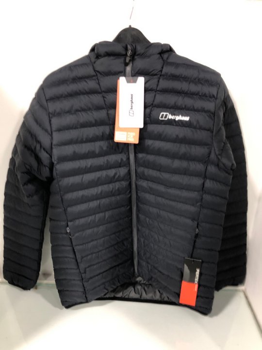 Lot 1454  
            Marchington SR13 - Parcel Delivery Only 

                
BERGHAUS MENS VASKYE JACKET IN NAVY - SIZE UK S: LOCATION - A3
