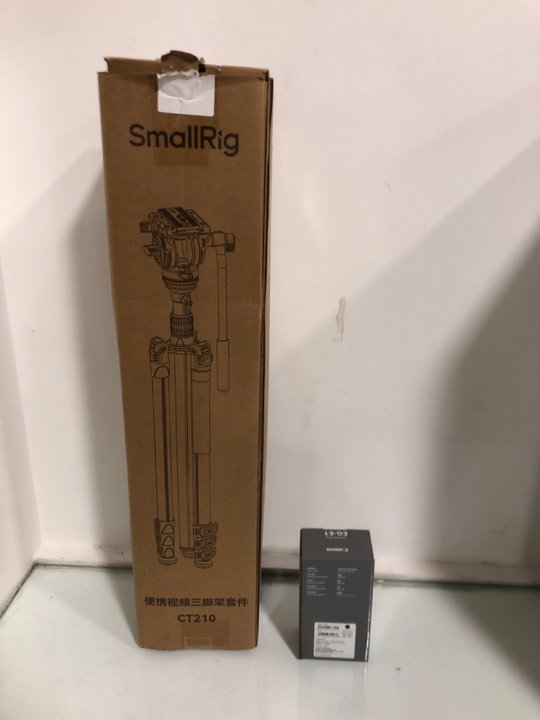 Lot 1478  
            Marchington SR13 - Parcel Delivery Only 

                
SMALL RING CT210 VIDEO TRIPOD KIT TO INCLUDE CANON EG-E1 CAMERA EXTENSION KIT (18...