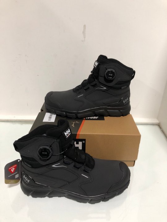 Lot 1493  
            Marchington SR13 - Parcel Delivery Only 

                
HELLY HANSEN KENSINGTON MXR WINTER BOOTS IN BLACK - SIZE UK 9: LOCATION - A1