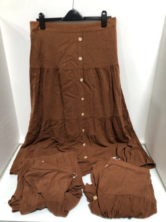 Lot 1495  
            Marchington SR13 - Parcel Delivery Only 

                
3 X APRICOT WOMENS COCONUT BUTTON LINEN TIERED SKIRTS IN BROWN - SIZE UK 14 - COM...
