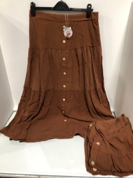 Lot 1496  
            Marchington SR13 - Parcel Delivery Only 

                
3 X APRICOT WOMENS COCONUT BUTTON LINEN TIERED SKIRTS IN BROWN - SIZE UK 12 - COM...