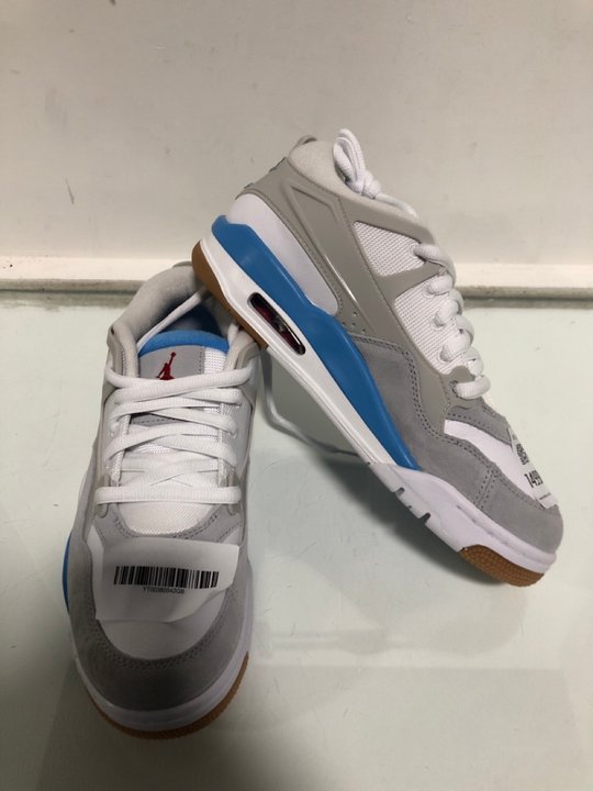 Lot 1499  
            Marchington SR13 - Parcel Delivery Only 

                
AIR JORDAN CHILDRENS 4 RM TRAINERS IN UNIVERSITY BLUE - SIZE UK 6 - ORIGINAL RRP ...