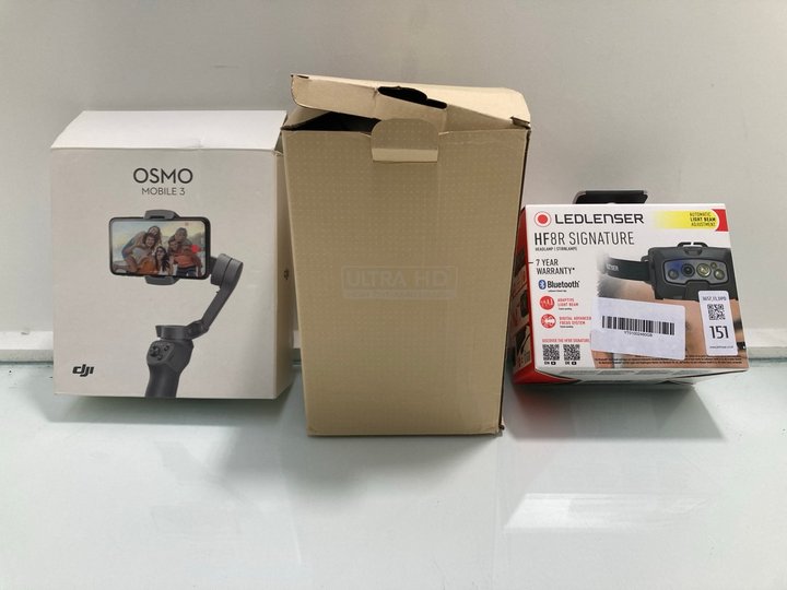 Lot 151  
            Marchington SR13 - Parcel Delivery Only 

                
3 X ASSORTED TECH ITEMS TO INCLUDE DJI OSMO MOBILE 3 SMARTPHONE HOLDER-ORIGINAL R...