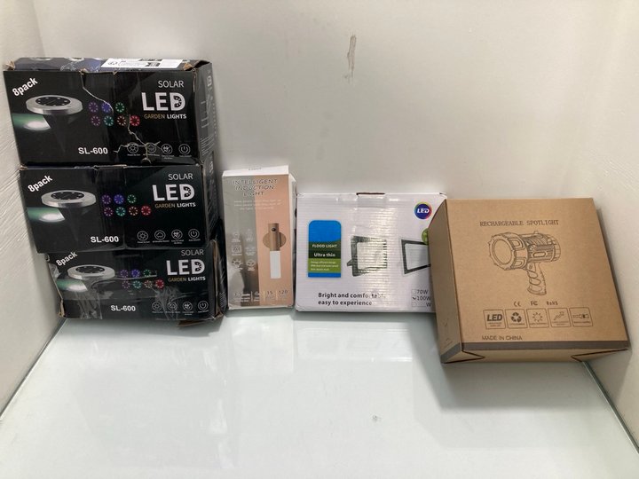 Lot 157  
            Marchington SR13 - Parcel Delivery Only 

                
QTY OF ASSORTED LIGHTING TO INCLUDE INTELLIGENT INDUCTION LIGHT: LOCATION - C16