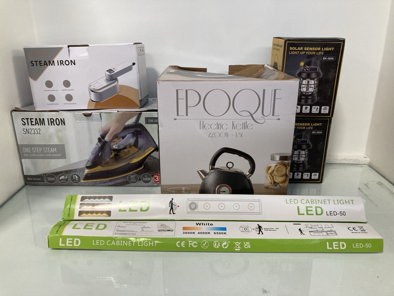 Lot 160  
            Marchington SR13 - Parcel Delivery Only 

                
QTY OF ASSORTED HOUSEHOLD ITEMS TO INCLUDE SN2332 STEAM IRON: LOCATION - C16