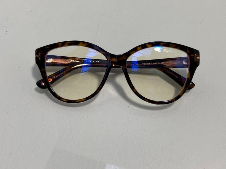 Lot 185  
            Marchington SR13 - Parcel Delivery Only 

                
TOM FORD FT 5954-B GLASSES WITH TORTOISE SHELL FRAME-ORIGINAL RRP £384.00: LOCATI...