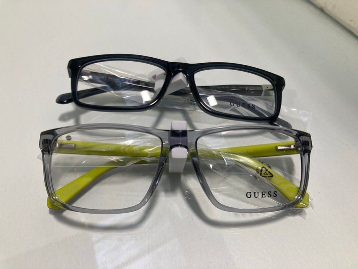 Lot 189  
            Marchington SR13 - Parcel Delivery Only 

                
2 X PAIRS OF GUESS READING GLASSES: LOCATION - C14