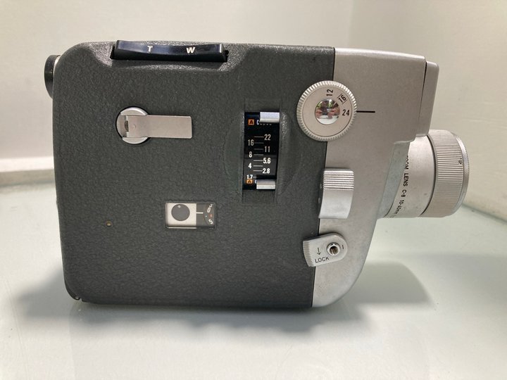 Lot 200  
            Marchington SR13 - Parcel Delivery Only 

                
VINTAGE CANON MOTOR ZOOM 8 EEE 8MM MOVIE CAMERA WITH CASE: LOCATION - C14