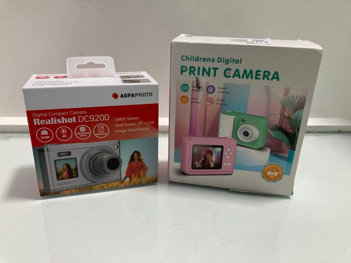 Lot 203  
            Marchington SR13 - Parcel Delivery Only 

                
CHILDRENS DIGITAL PRINT CAMERA TO INCLUDE AGFAPHOTO REALISHOT DC9200 DIGITAL COMP...