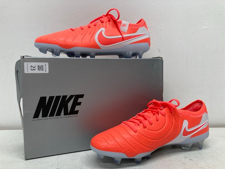 Lot 23  
            Marchington SR13 - Parcel Delivery Only 

                
NIKE TIEMPO ELITE FG SN51 FOOTBALL BOOTS IN RED/WHITE-UK SIZE 9-ORIGINAL RRP £229...