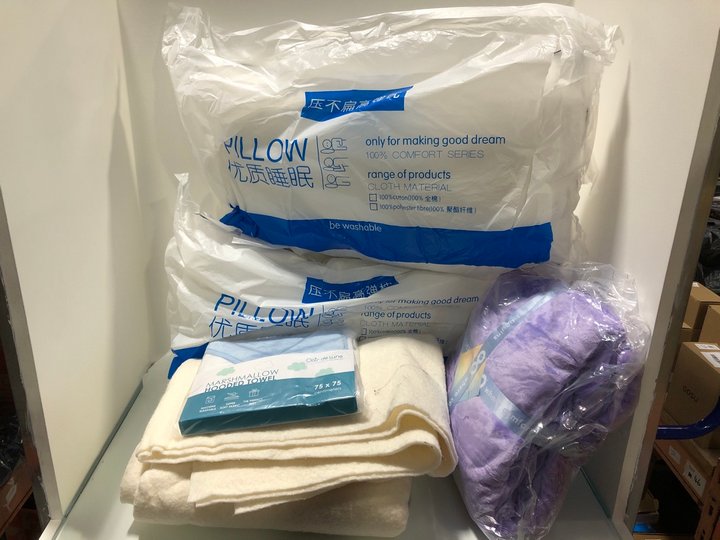 Lot 246  
            Marchington SR13 - Parcel Delivery Only 

                
4 X BEDDING ITEMS TO INCLUDE 2 X WASHABLE PILLOWS: LOCATION - C11