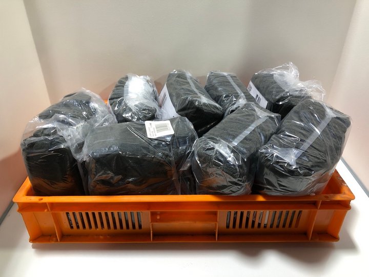 Lot 249  
            Marchington SR13 - Parcel Delivery Only 

                
QTY OF DARK GREY WINTER GLOVES - ONE SIZE: LOCATION - C11