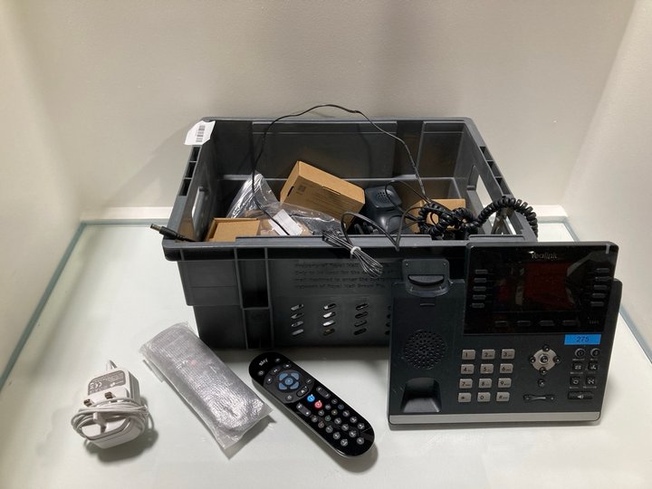 Lot 252  
            Marchington SR13 - Parcel Delivery Only 

                
QTY OF TECH ITEMS TO INCLUDE SKY REMOTE CONTROL IN BLACK: LOCATION - C11