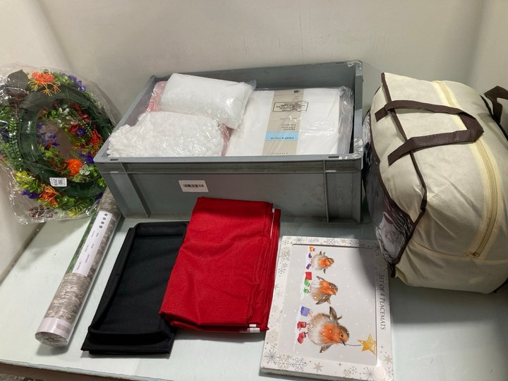 Lot 259  
            Marchington SR13 - Parcel Delivery Only 

                
QTY OF HOUSEHOLD ITEMS TO INCLUDE JOHN LEWIS & PARTNERS CRISP & FRESH EGYPTIAN CO...