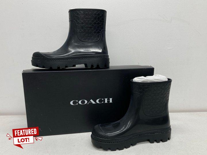 Lot 27  
            Marchington SR13 - Parcel Delivery Only 

                
COACH LADIES MILLIE RUBBER BOOTS IN BLACK-UK SIZE 8-ORIGINAL RRP £239.00: LOCATIO...