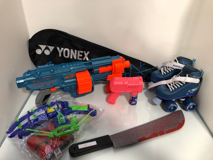 Lot 298  
            Marchington SR13 - Parcel Delivery Only 

                
QTY OF ASSORTED KIDS ITEMS TO INCLUDE UNITED SKATES IN BLUE - UK SIZE: 11J: LOCAT...