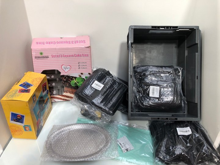 Lot 313  
            Marchington SR13 - Parcel Delivery Only 

                
QTY OF HOUSEHOLD ITEMS TO INCLUDE SET OF 3 SQUARE CAKE TINS: LOCATION - C9