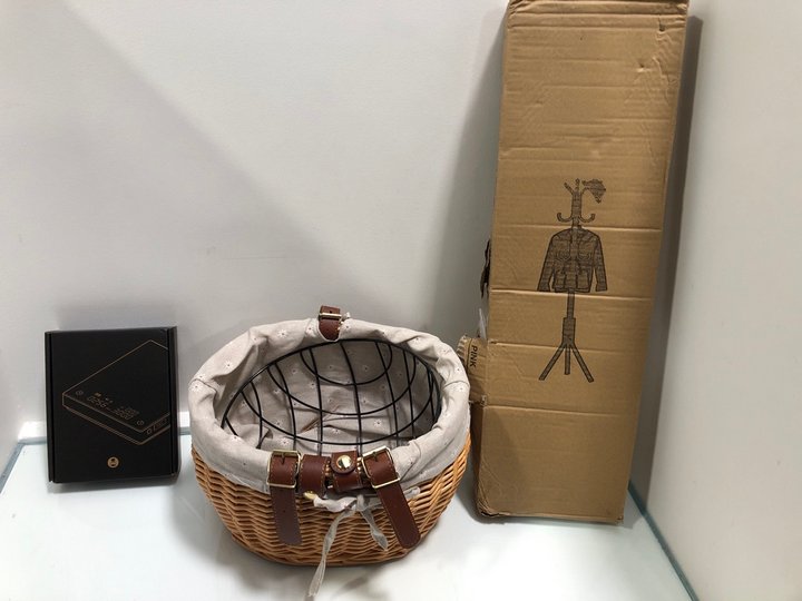 Lot 318  
            Marchington SR13 - Parcel Delivery Only 

                
3 X HOUSEHOLD ITEMS TO INCLUDE BASIC 2 BLACK MIRROR: LOCATION - C8