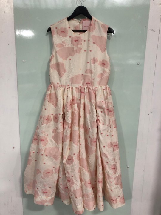 Lot 320  
            Marchington SR13 - Parcel Delivery Only 

                
SIMONE ROCHA x H & M SLEEVELESS MAXI DRESS IN CREAM & PINK - SIZE UNKNOWN: LOCATI...