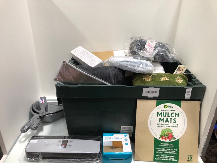 Lot 326  
            Marchington SR13 - Parcel Delivery Only 

                
QTY OF HOUSEHOLD ITEMS TO INCLUDE STAINLESS STEEL VACUUM FLASK: LOCATION - C8