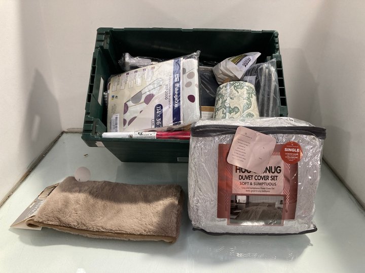 Lot 330  
            Marchington SR13 - Parcel Delivery Only 

                
QTY OF HOUSEHOLD ITEMS TO INCLUDE GAVENO CAVAILIA LUXURY HUG & SNUG DUVET COVER S...