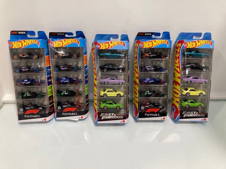 Lot 334  
            Marchington SR13 - Parcel Delivery Only 

                
5 X ASSORTED HOT WHEELS CAR SETS TO INCLUDE FAST & THE FURIOUS SET: LOCATION - C7