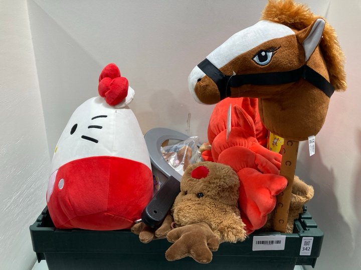 Lot 342  
            Marchington SR13 - Parcel Delivery Only 

                
QTY OF ASSORTED CHILDRENS SOFT PLUSH TOYS TO INCLUDE ZURU HUGA LUMPS 1.5KG LENNY ...