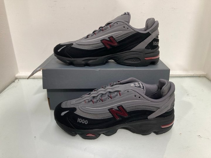 Lot 355  
            Marchington SR13 - Parcel Delivery Only 

                
NEW BALANCE 1000 TRAINERS IN GREY/BURGUNDY - SIZE UK 10.5 - ORIGINAL RRP £150: LO...