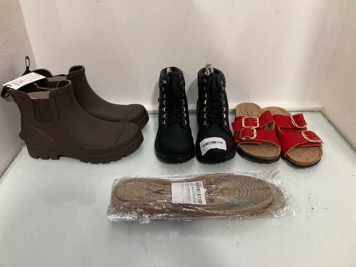 Lot 356  
            Marchington SR13 - Parcel Delivery Only 

                
4 X ASSORTED WOMENS FOOTWEAR IN VARIOUS SIZES TO INCLUDE NEW LOOK COMFORT 2 STRAP...