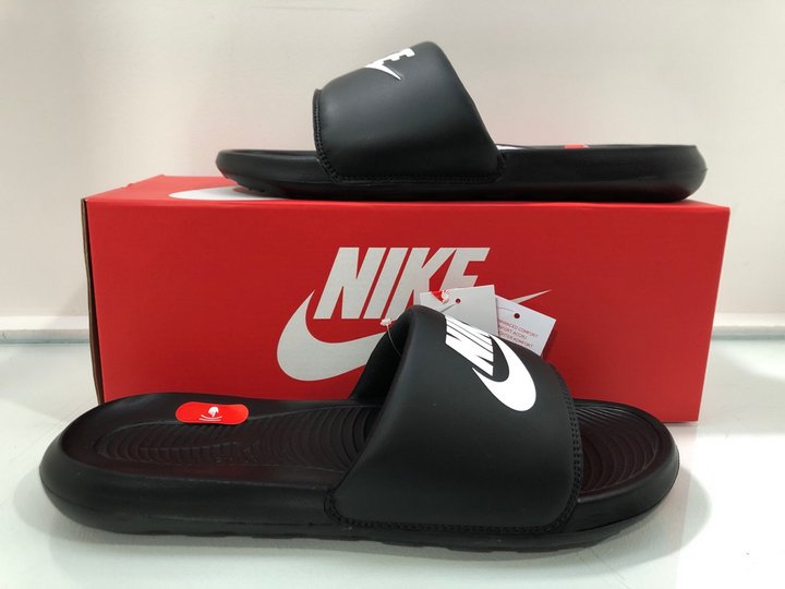 Lot 372  
            Marchington SR13 - Parcel Delivery Only 

                
NIKE VICTORI ONE SLIDERS IN BLACK/WHITE-BLACK - SIZE UK 10: LOCATION - C5