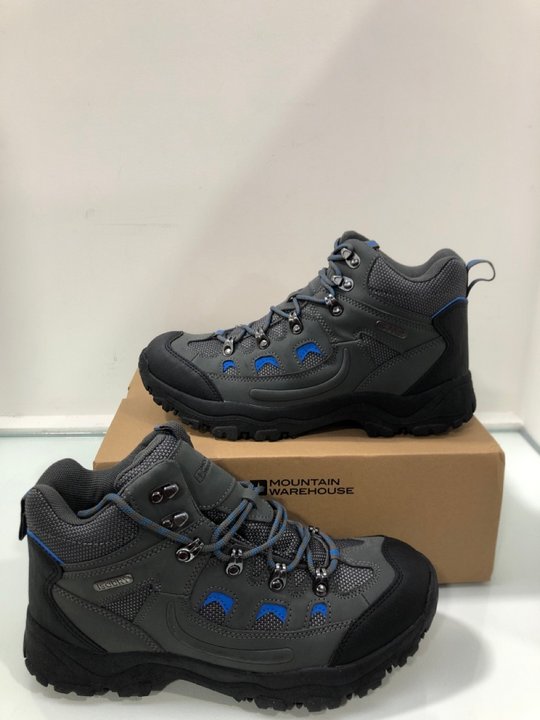 Lot 378  
            Marchington SR13 - Parcel Delivery Only 

                
MOUNTAIN WAREHOUSE ADVENTURER WATERPROOF BOOTS IN DARK GREY - SIZE UK 8: LOCATION...
