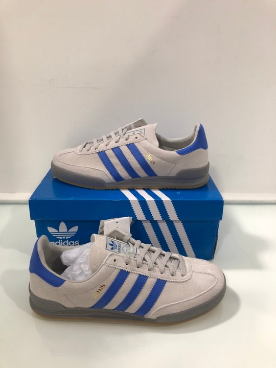 Lot 381  
            Marchington SR13 - Parcel Delivery Only 

                
ADIDAS JEANS TRAINERS IN BLUE/GREY - SIZE UK 8: LOCATION - C5