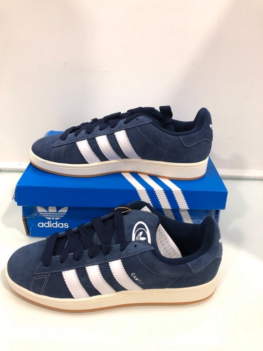 Lot 396  
            Marchington SR13 - Parcel Delivery Only 

                
ADIDAS CAMPUS 00S TRAINERS IN NAVY/WHITE - SIZE UK 13.5: LOCATION - C4